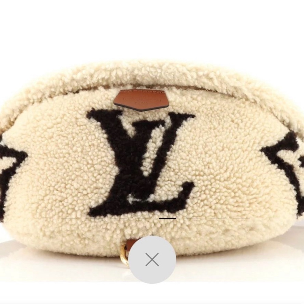 Louis Vuitton Teddy Fleece waist bag ..good quality